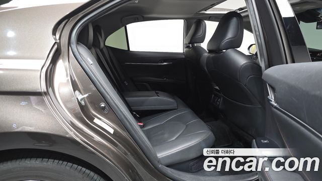 Toyota Camry (XV70) 2.5 XLE Hybrid 2018 — фото 15