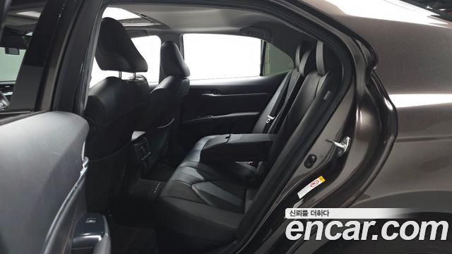 Toyota Camry (XV70) 2.5 XLE Hybrid 2018 — фото 16