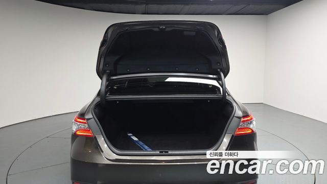 Toyota Camry (XV70) 2.5 XLE Hybrid 2018 — фото 24