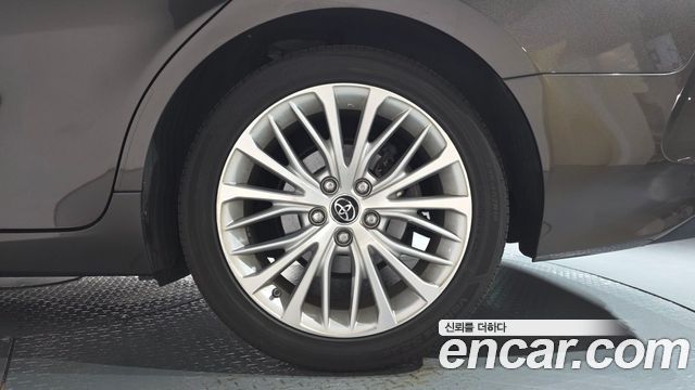 Toyota Camry (XV70) 2.5 XLE Hybrid 2018 — фото 27