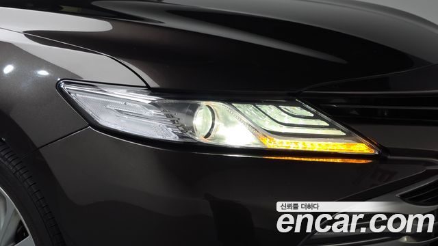 Toyota Camry (XV70) 2.5 XLE Hybrid 2018 — фото 28