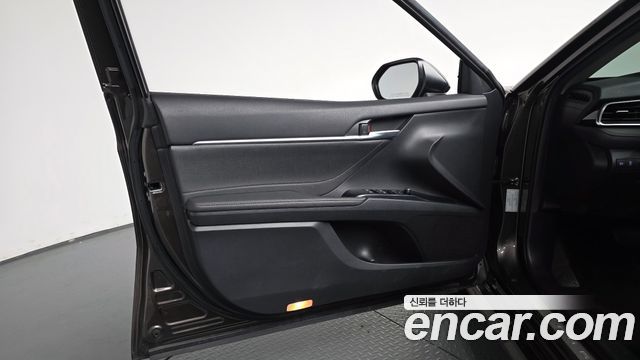 Toyota Camry (XV70) 2.5 XLE Hybrid 2018 — фото 30