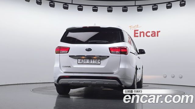Kia Carnival 9-Seater Noblesse Special 2018 — фото 4