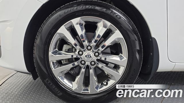 Kia Carnival 9-Seater Noblesse Special 2018 — фото 5