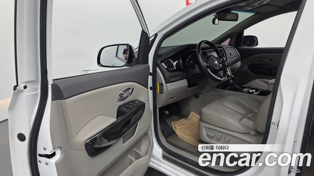 Kia Carnival 9-Seater Noblesse Special 2018 — фото 10