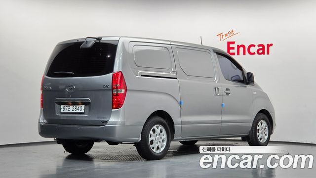 Hyundai Grand Starex 3-Seater VAN CVX Deluxe 2012 — фото 2