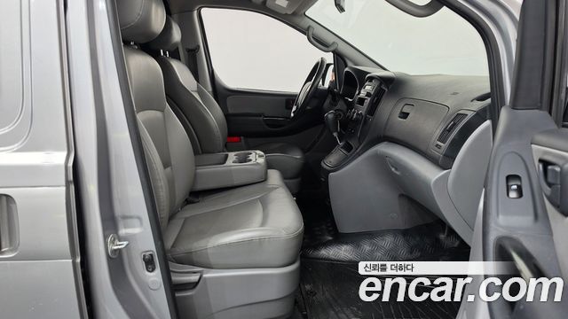 Hyundai Grand Starex 3-Seater VAN CVX Deluxe 2012 — фото 11