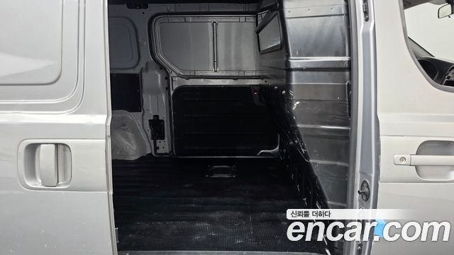 Hyundai Grand Starex 3-Seater VAN CVX Deluxe 2012 — фото 12