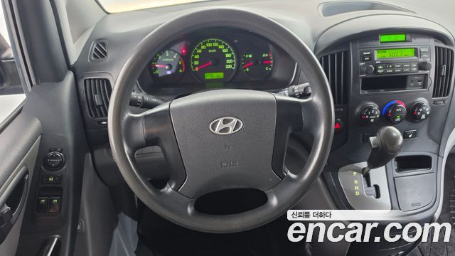 Hyundai Grand Starex 3-Seater VAN CVX Deluxe 2012 — фото 13