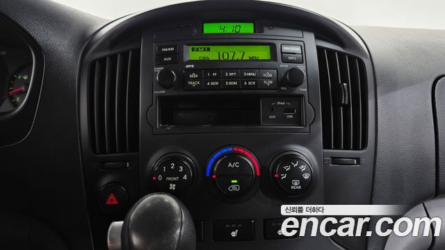 Hyundai Grand Starex 3-Seater VAN CVX Deluxe 2012 — фото 14