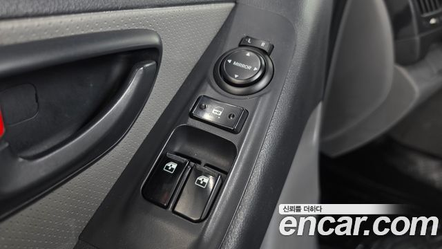 Hyundai Grand Starex 3-Seater VAN CVX Deluxe 2012 — фото 18