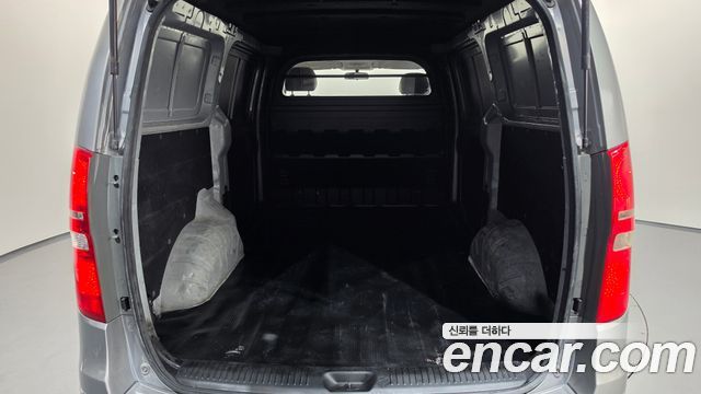 Hyundai Grand Starex 3-Seater VAN CVX Deluxe 2012 — фото 20