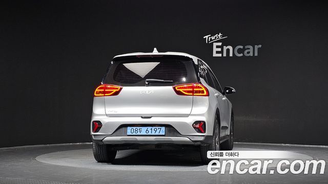 Kia Niro Plus Air 2023 — фото 4