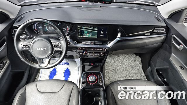 Kia Niro Plus Air 2023 — фото 7