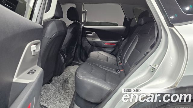 Kia Niro Plus Air 2023 — фото 11