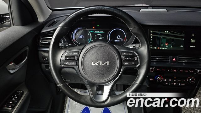Kia Niro Plus Air 2023 — фото 14