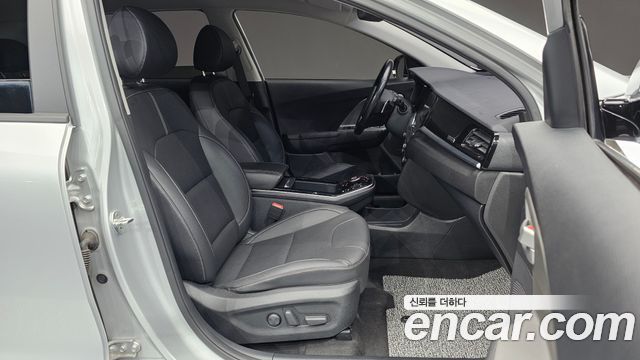 Kia Niro Plus Air 2023 — фото 26