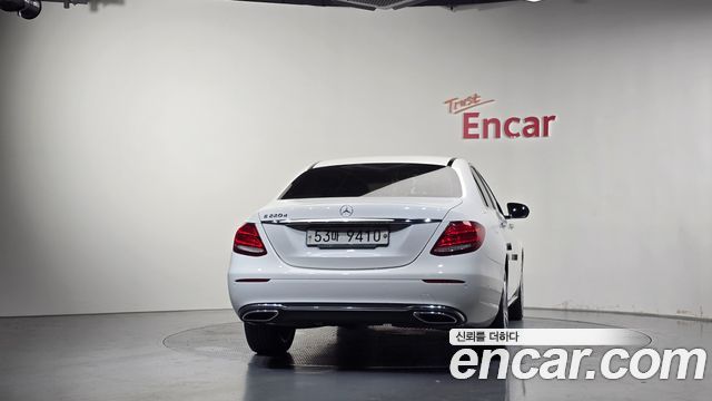 Mercedes-Benz E-Class (W213) E220d Avantgarde 2017 — фото 4