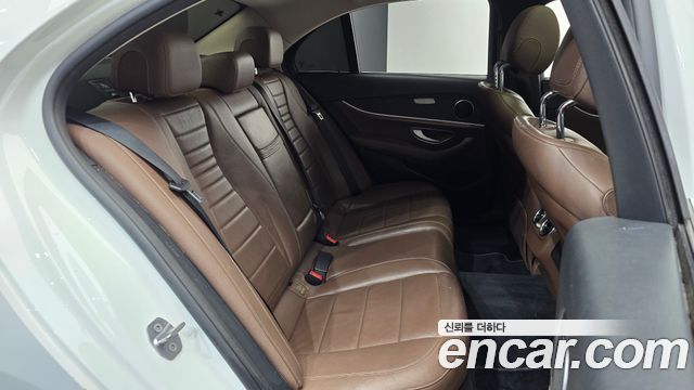 Mercedes-Benz E-Class (W213) E220d Avantgarde 2017 — фото 11