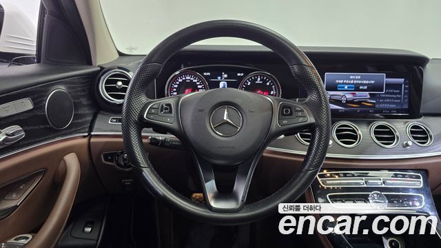 Mercedes-Benz E-Class (W213) E220d Avantgarde 2017 — фото 13