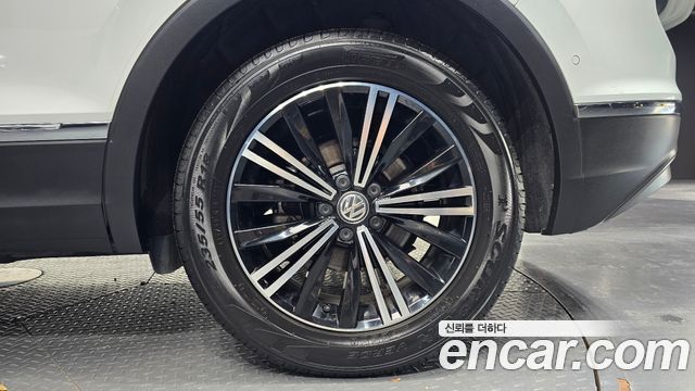 Volkswagen Tiguan (II) 2.0 TDI Prestige 2020 — фото 21