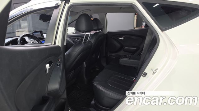 Hyundai Tucson ix Diesel 2WD LX20 Premier 2012 — фото 11