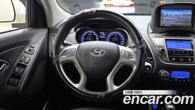 Hyundai Tucson ix Diesel 2WD LX20 Premier 2012 — фото 13