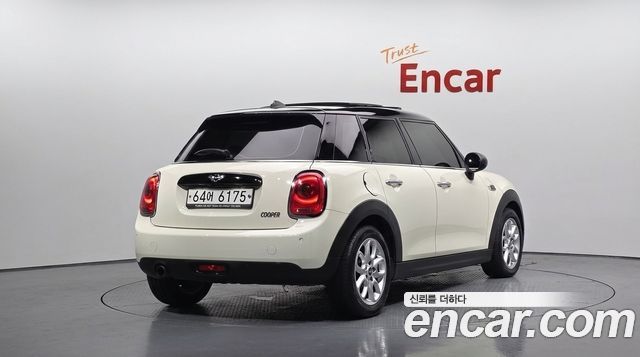MINI Cooper 5Door HIGH 3rd 2018 — фото 2