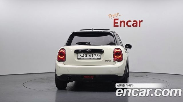 MINI Cooper 5Door HIGH 3rd 2018 — фото 4