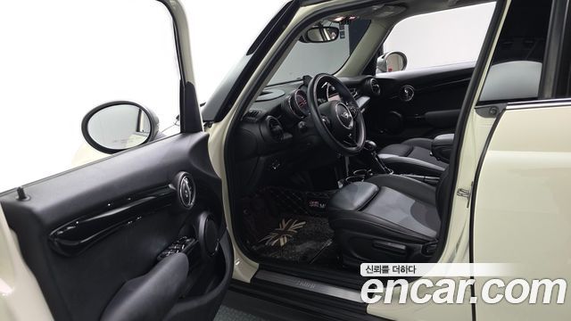 MINI Cooper 5Door HIGH 3rd 2018 — фото 10