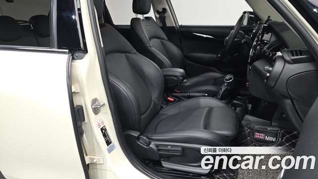 MINI Cooper 5Door HIGH 3rd 2018 — фото 11