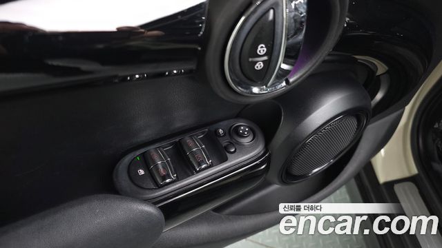 MINI Cooper 5Door HIGH 3rd 2018 — фото 30