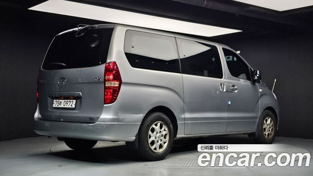 Hyundai Grand Starex 12-Seater Wagon CVX Deluxe 2011 — фото 2