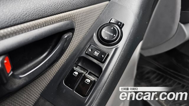 Hyundai Grand Starex 12-Seater Wagon CVX Deluxe 2011 — фото 19
