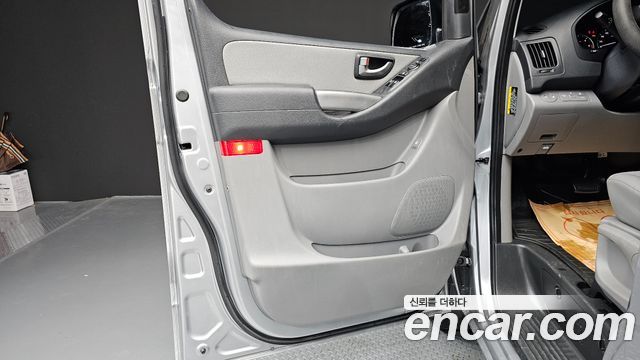 Hyundai Grand Starex 4WD Wagon 12-Seater Modern 2021 — фото 25