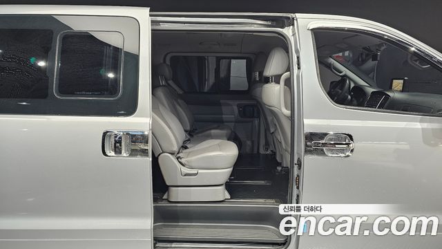 Hyundai Grand Starex 4WD Wagon 12-Seater Modern 2021 — фото 28