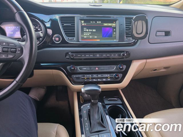 Kia Carnival 7-seater Limousine President 2018 — фото 10