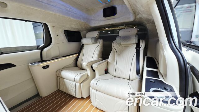Kia Carnival (IV) Gasoline 4-Seater Hi-Limousine (Special) 2023 — фото 13