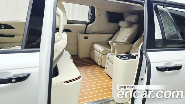 Kia Carnival (IV) Gasoline 4-Seater Hi-Limousine (Special) 2023 — фото 14