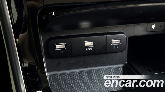 Kia Carnival (IV) Gasoline 4-Seater Hi-Limousine (Special) 2023 — фото 16