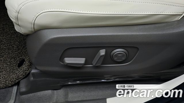 Kia Carnival (IV) Gasoline 4-Seater Hi-Limousine (Special) 2023 — фото 31