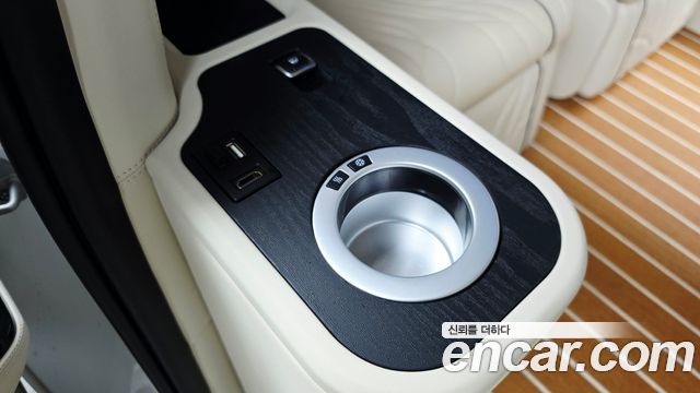 Kia Carnival (IV) Gasoline 4-Seater Hi-Limousine (Special) 2023 — фото 32