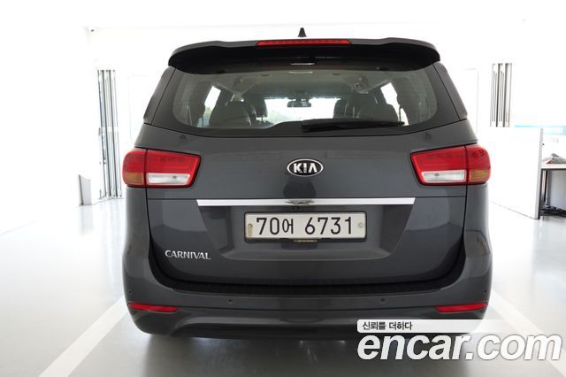 Kia Carnival 11-seater Prestige 2016 — фото 2