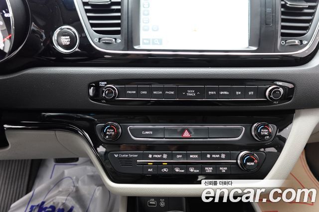 Kia Carnival 11-seater Prestige 2016 — фото 15