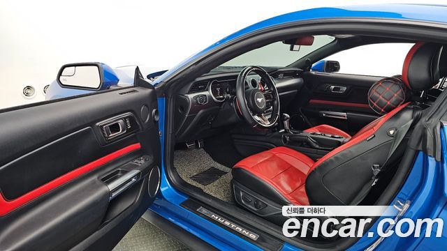 Ford Mustang Coupe 2020 — фото 10