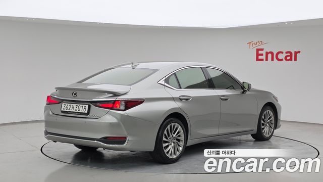 Lexus ES300h (VII) Executive 2025 — фото 2