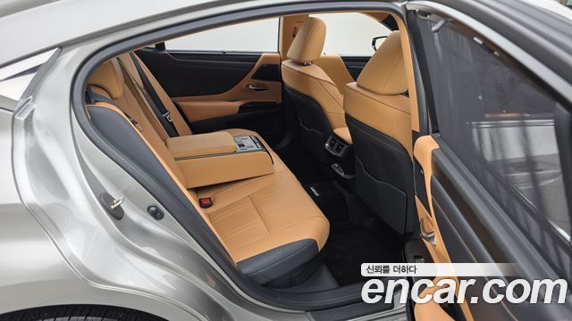 Lexus ES300h (VII) Executive 2025 — фото 12