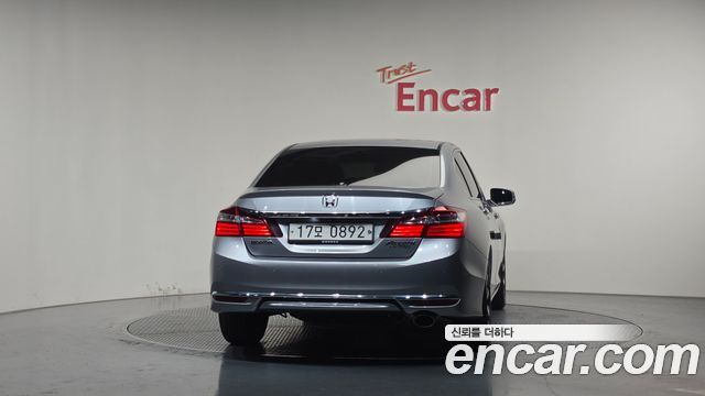 Honda Accord 2.4 9th 2016 — фото 4