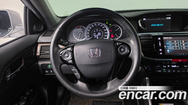 Honda Accord 2.4 9th 2016 — фото 13