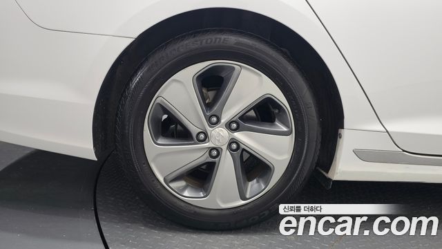 Hyundai Sonata Hybrid (LF) 2.0 HEV Modern 2016 — фото 5